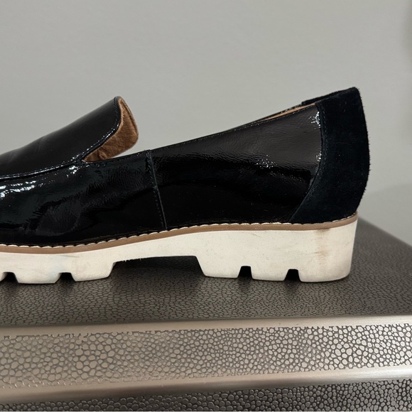 Vionic Shiny Black Loafers with White Sole - Picture 3 of 9